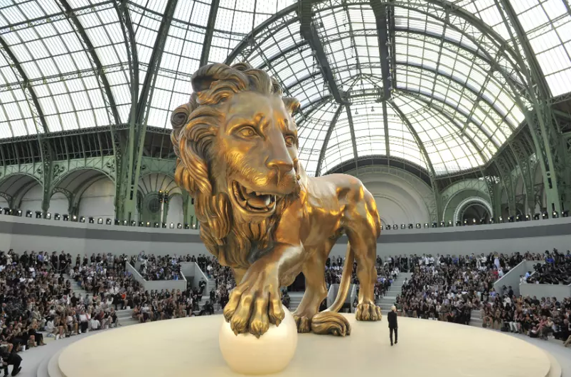 1 jour 1 bijou : Le lion, animal symbolique de la maison Chanel