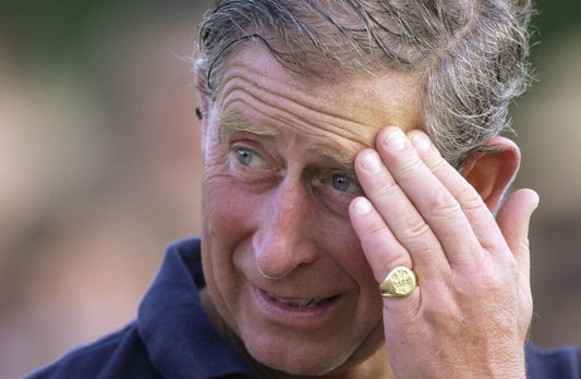1 jour, 1 bijou : Pourquoi le prince Charles garde t'il sa chevalière ?