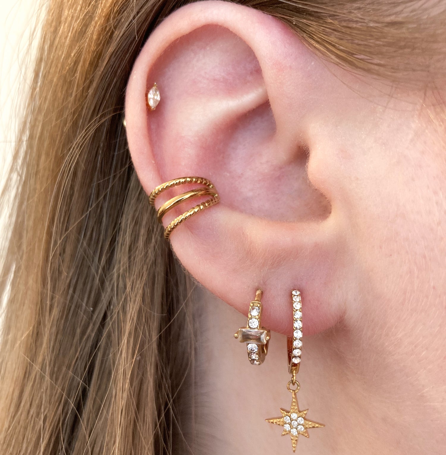 composition boucles d'oreilles avec piercing elena, earcuff triple georgia, boucles d'oreilles tia et maeve en acier inoxydable